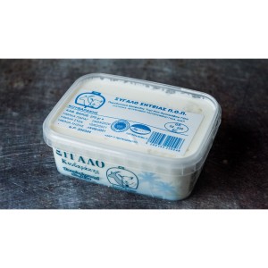 παραδοσιακό αλειφώδες τυρί Σητείας απο αιγοπρόβειο γάλα